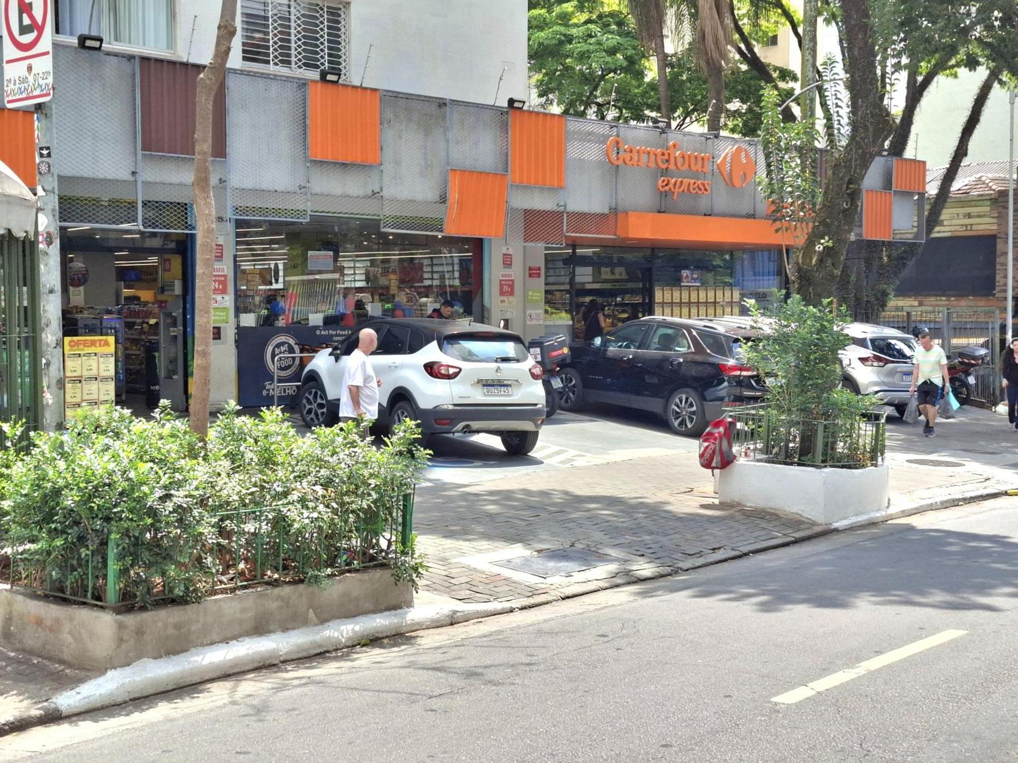 Ap 713 - A Poucos Passos Da Avenida Paulista! *